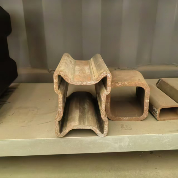 異型管